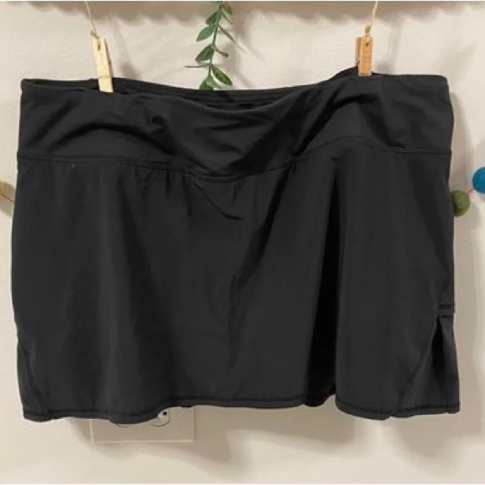 Lululemon Run: Tennis  Skirt *4-way Stretch Black  Size 10